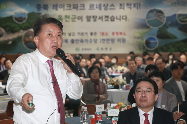김영환 충북지사는 지난달 31일 옥천군을 방문해 200여명의 주민과 만나 민선8기 도정 운영방향을 설명하고 주민들의 건의사항 등을 청취하며 대화했다.